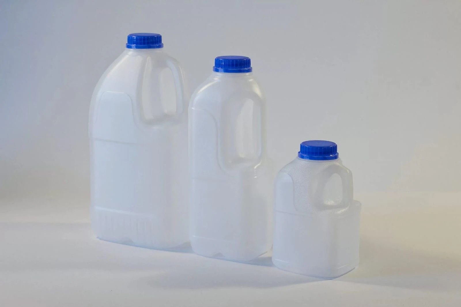 زجاجات حليب من HDPE بمقابض بثلاثة أحجام