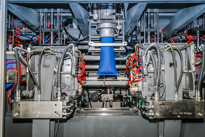Requirements and implementation of extrusion blow molding process