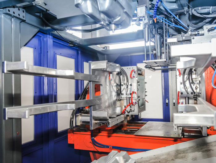 Implementing wall thickness control in extrusion blow molding machines