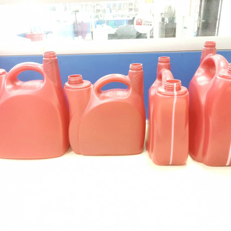 Flacons de lubrifiant rouges produits sur la HSE II-12L
