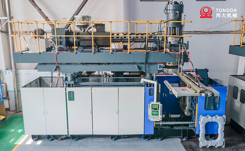 آلة القولبة بالنفخ HT-1500L