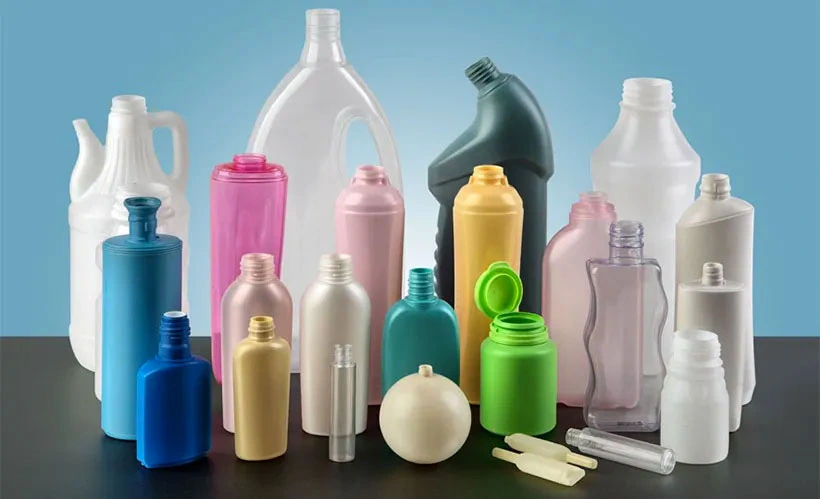 Flacons de cosmétiques, de shampooing et de nettoyant obtenus par soufflage