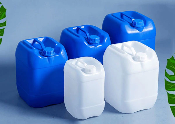 جركنات HDPE قابلة للتكديس باللونين الأزرق والأبيض