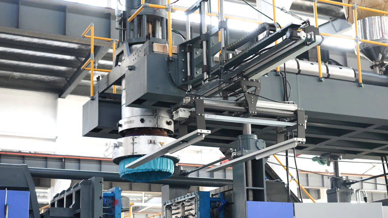 Cabeçote acumulador de uma máquina de sopro de grande porte