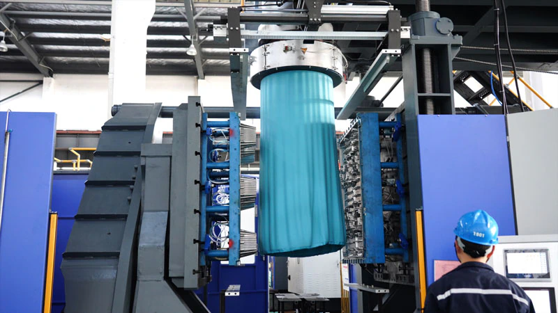 باريسون كبير مبثوق على آلة TDB-1000L