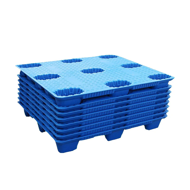 Pilha de paletes plásticos azuis soprados