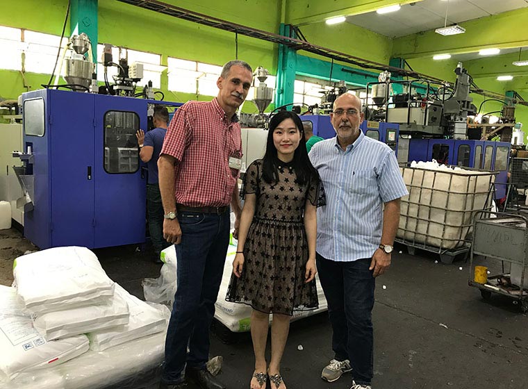 Visita de cliente à oficina da Tongda