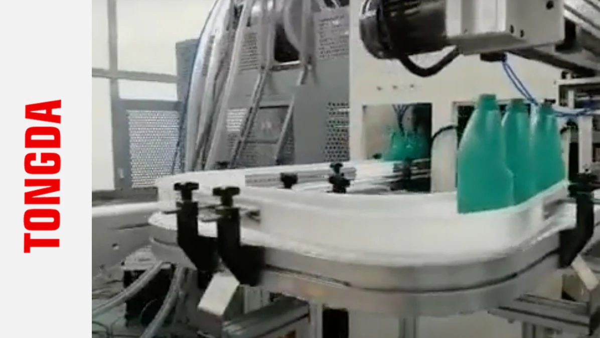 Machine de soufflage pour flacons ménagers et d'hygiène — vidéo